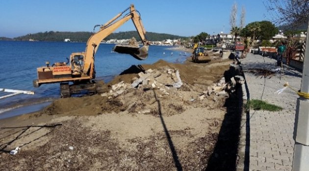 Menderes'te Yaz Mevsimi Öncesi Yollara Bakım