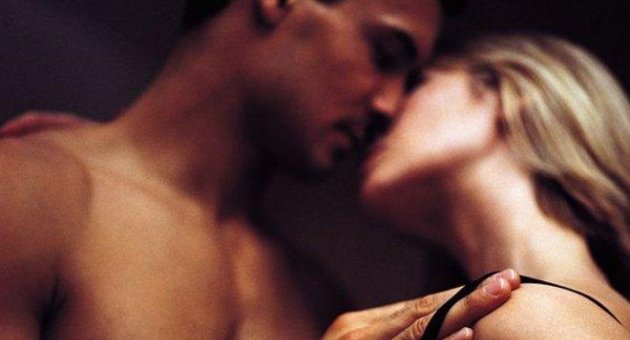 Mezarlıkta grup seks yaparken yakalandılar