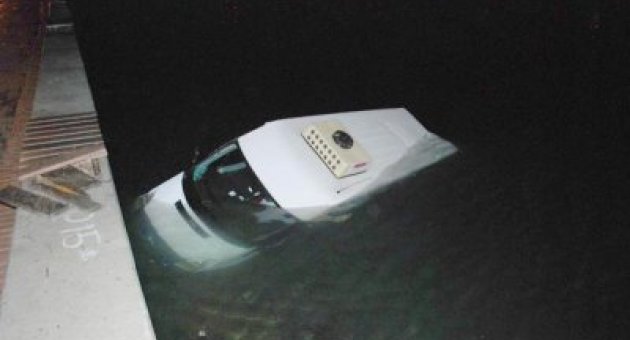 Minibüs Denize Uçtu, Sürücü Kurtuldu