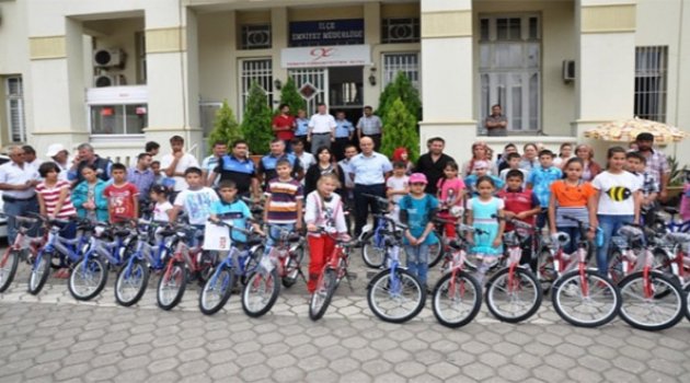 Ödemiş Emniyetinden Başarılı Öğrencilere Bisiklet