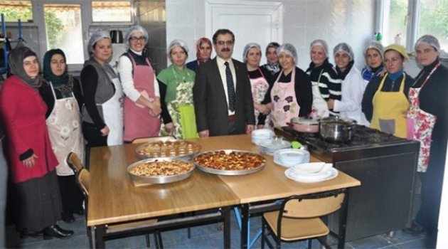Ödemiş&#039;te Ev Hanımlarına Aşçı Yardımcılığı Kursu
