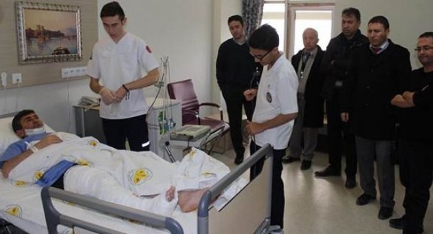 Öğrenciler öğretmenin bacağını kırdı