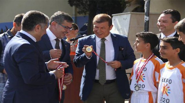 Öğrencilere Tanju Çolak Sürpriz