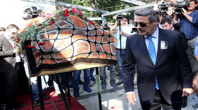 Oya Aydoğan&#039;ın Cenazesinde Büyük Ayıp!