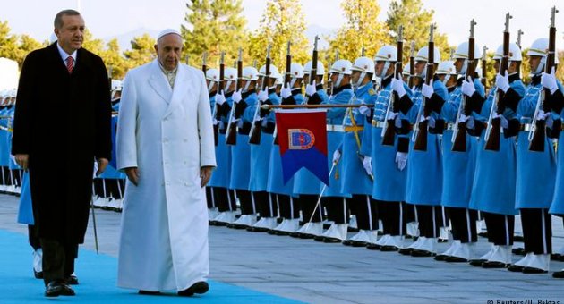 Papa, Doğu ile Batı’yı birleştirir mi?