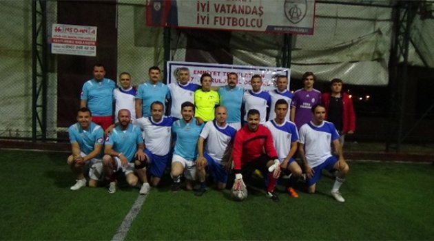 Polis İle Basın Mensupları Dostluk Maçında Buluştu