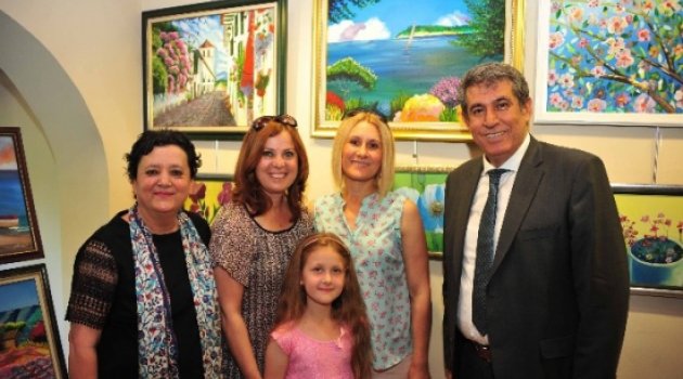 Ressam Anneler Sergi Açtı