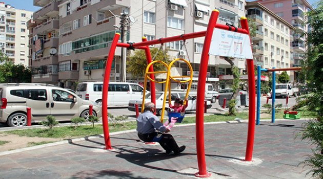 Salıncak Keyfini Birlikte Yaşıyorlar