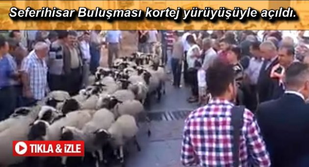 Seferihisar Buluşması kortej yürüyüşüyle açıldı.