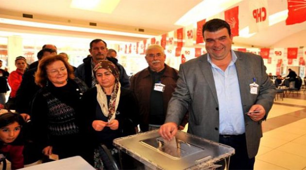 Seferihisar’da Yetişkin Yeniden Başkan