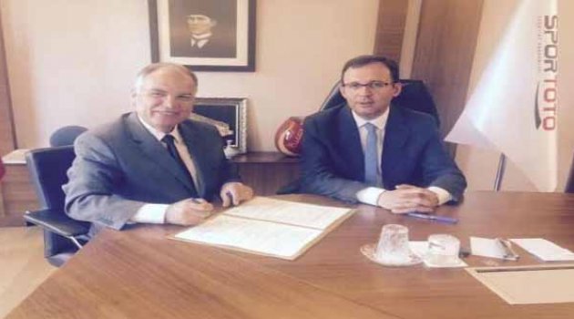 Selçuk’a 5 adet halı saha