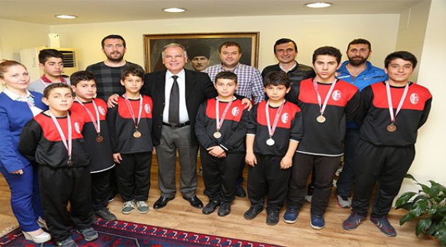 Selçuk'ta Spora Ve Sanata Tam Destek