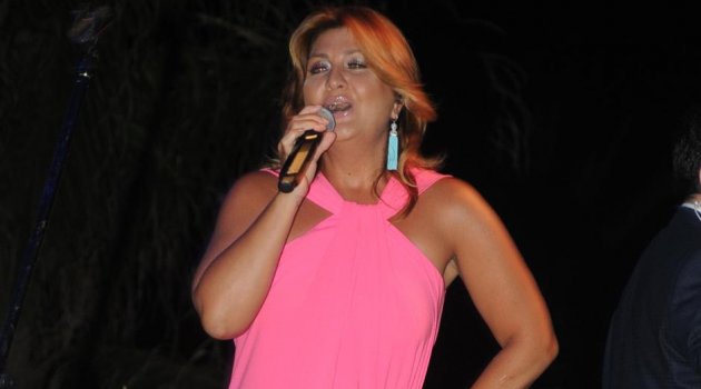 Sibel Can Kıbrıs'ta konser verdi