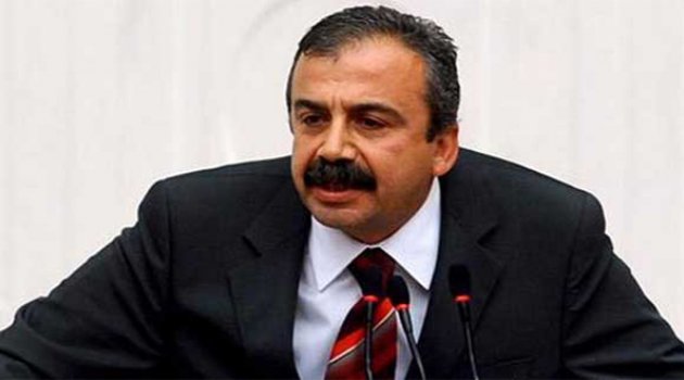 Sırrı Süreyya Önder: Ağrı'da ihale askere yıkılacaktı