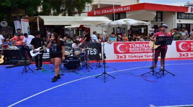 Sokak Basketbol Turnuvası Foça'da Başladı