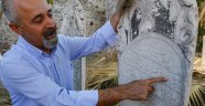 İzmir'de Bulundu: 138 Yıllık Mezar Taşında Besin Fiyat Listesi!