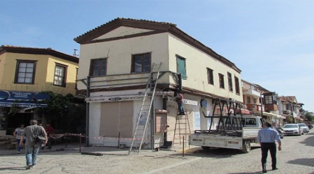 Tarihi Binanın Çökmesi Son Anda Engellendi