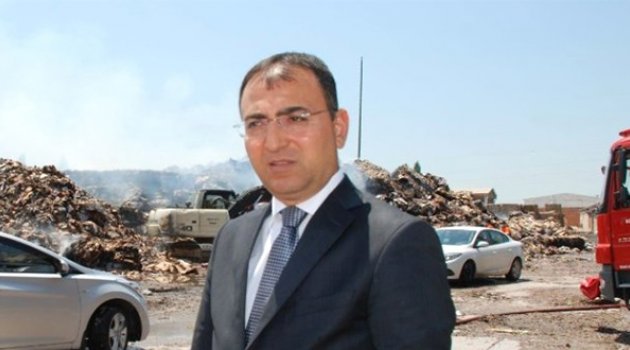 Vali Toprak Yanan Fabrikada İncelemelerde Bulundu