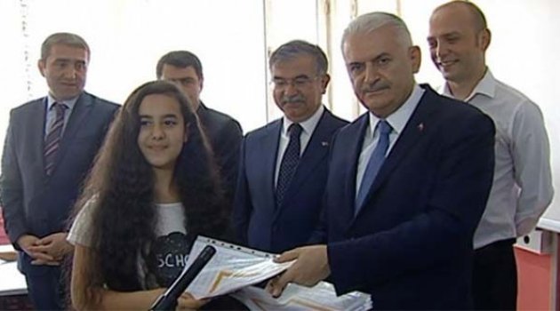 Yıldırım Karne Dağıttı