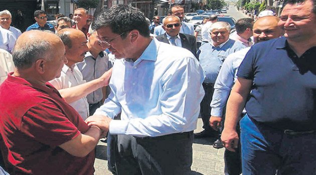 Zeybekçi Bayrama Hemşehrileriyle Girdi