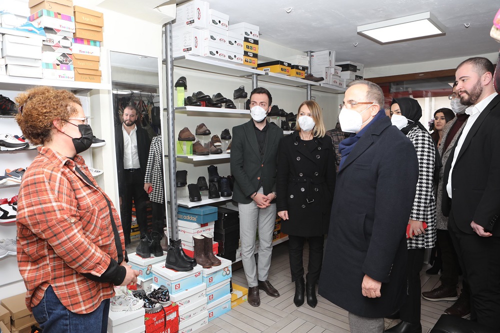 AK Parti İl Başkan Kerem Ali Sürekli;  "İzmir'in kaybettiği zamanın haddi hesabı yok!"