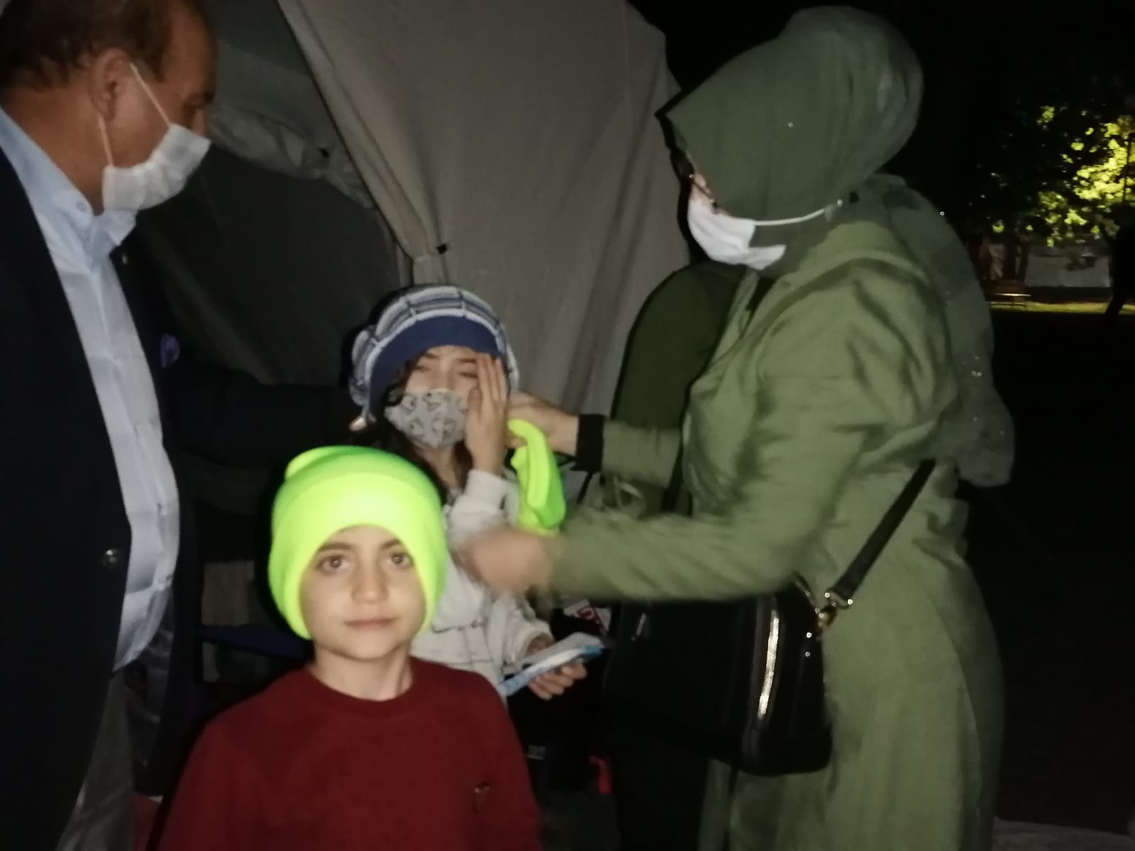 Ege Kadın Dernekleri Federasyonu'ndan depremzedelere ziyaret