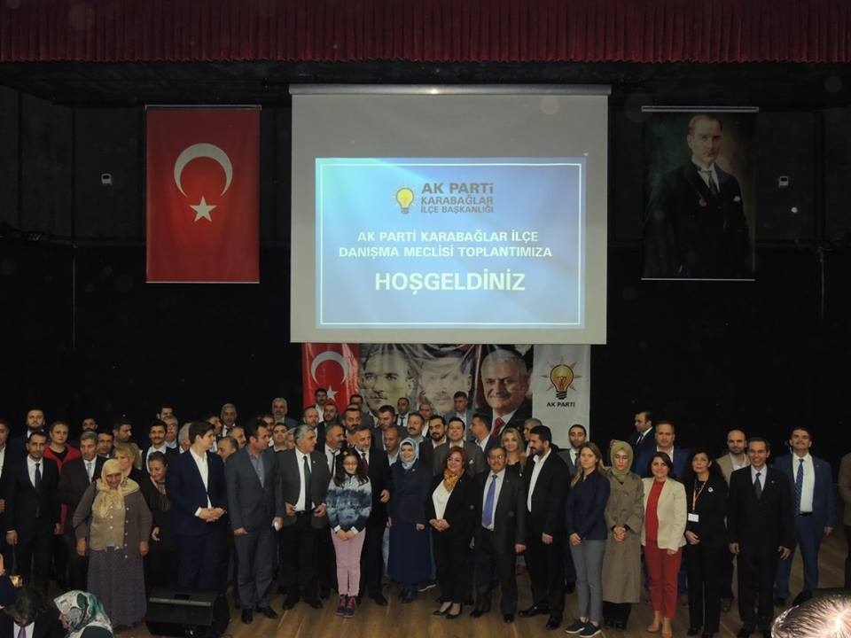 Karabağlar’da miting  gibi toplantı