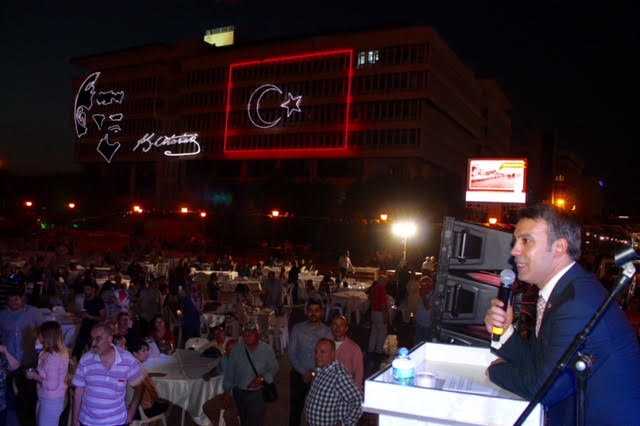 Tarihi Meydanda Gönül Sofrası