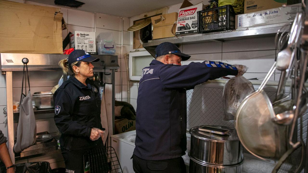 Güzelbahçe zabıtasından restoranlara sıkı denetim