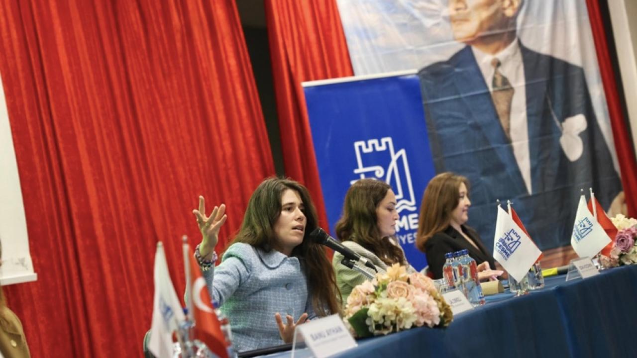 Alaçatı Kentsel Tasarım Rehberi esnafla paylaşıldı: “Alaçatı kimliğine sahip çıkıyor”