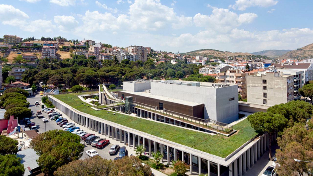 BERGAMA BELEDİYESİ KÜLTÜR MERKEZİ&#039;NDE ARALIK AYI DOPDOLU GEÇECEK