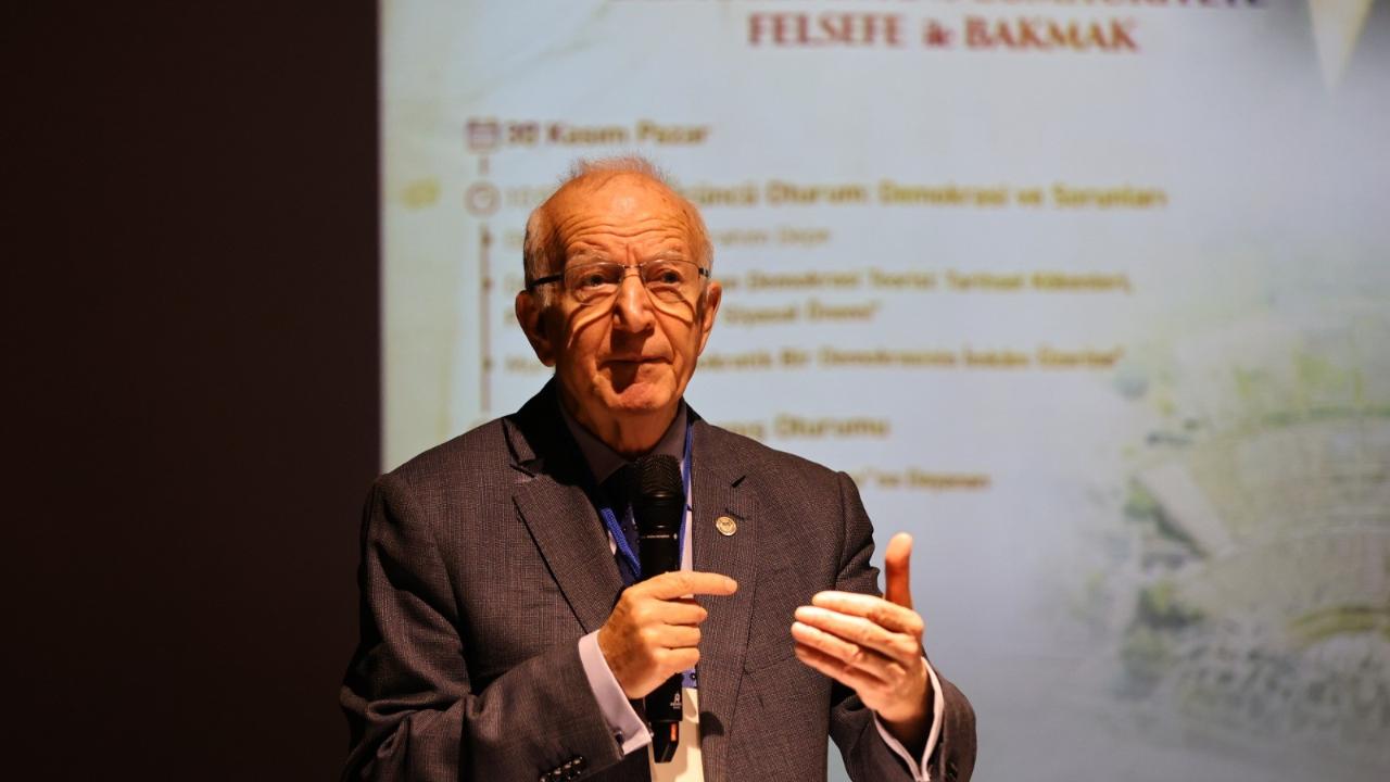 EFES SELÇUK’TA FELSEFE GÜNLERİ: DEMOKRASİ VE ADALET FELSEFE IŞIĞINDA TARTIŞILDI