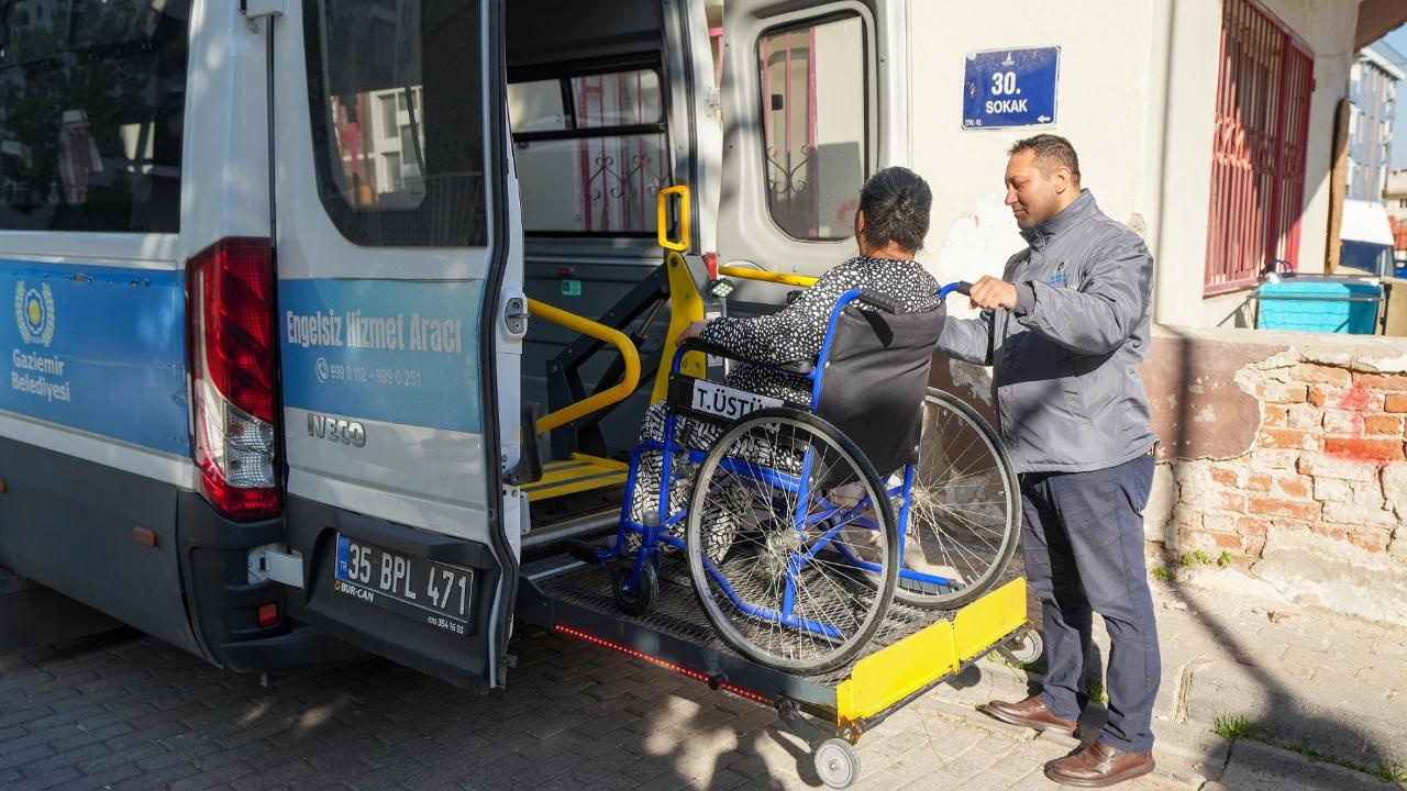 Gaziemir Belediyesi’nden engelsiz ulaşım hizmeti