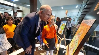 Gaziemirli çocuklar “Toprak” temalı resimleriyle iklim krizine dikkat çekti
