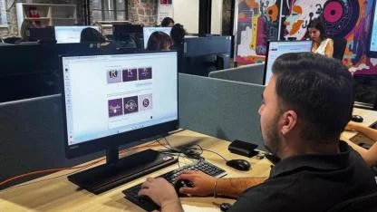 İzmir Büyükşehir Belediyesi gençleri dijital geleceğe hazırlıyor