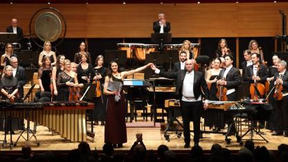 İzmir Devlet Senfoni Orkestrası’na tencere ve tava ile eşlik etti