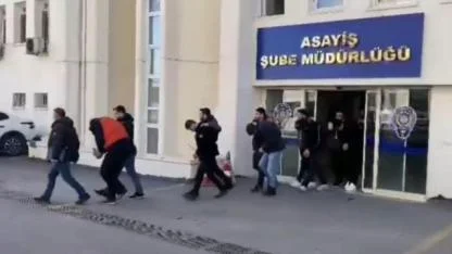 Kendilerini polis ve savcı olarak tanıtan 25 dolandırıcı tutuklandı