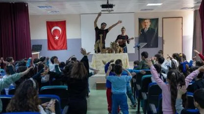 “Kendini Arayan Zürafa” Buca’da miniklerle buluştu