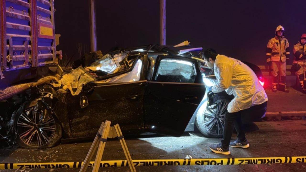 Kütahya’da Feci Kaza: Otomobil TIR’a Çarptı, 4 Kişi Hayatını Kaybetti