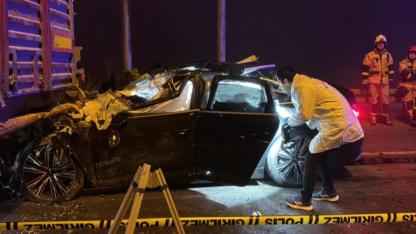 Kütahya’da Feci Kaza: Otomobil TIR’a Çarptı, 4 Kişi Hayatını Kaybetti