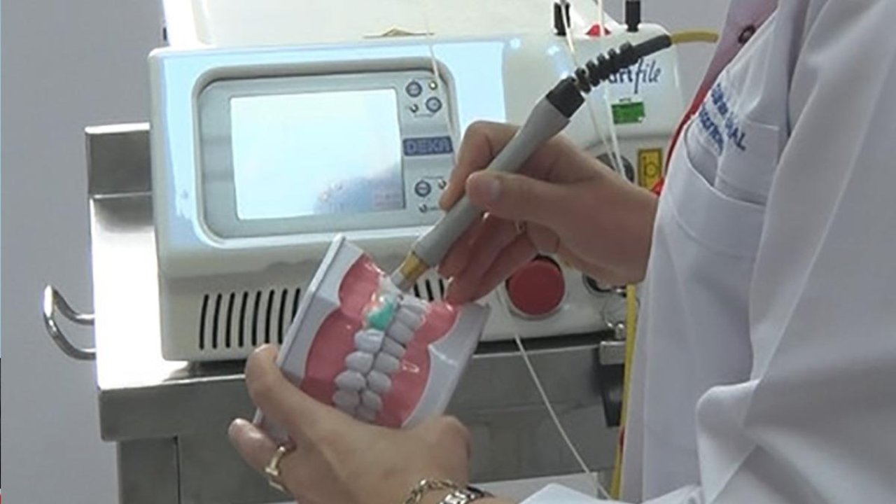 Sosyal medyadaki &#039;diş&#039; tuzağı: Diş minesini eriterek ciddi yanıklar oluşturuyor!