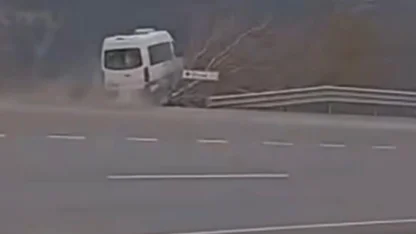 Tarım işçilerini taşıyan minibüsün şarampole uçtu