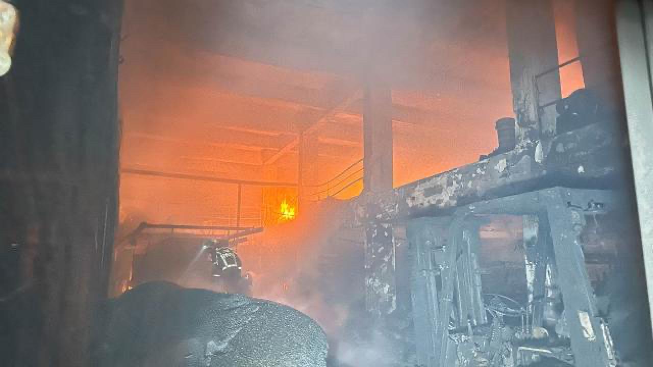 Uşak'ta fabrika yangını