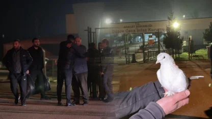 Yargı paketi resmileşti, cezaevlerinden tahliyeler başladı! Beyaz güvercin uçurdular