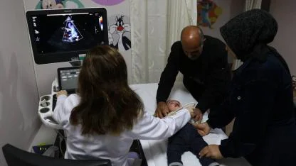 Yarım kalple doğan bebek mucizeyi başardı