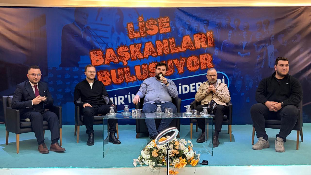 AK GENÇLİK İZMİR'DEN GELECEĞE GÜÇLÜ MESAJ