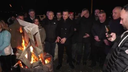 CHP’liler yeni yılı Silivri Cezaevi önünde karşıladı