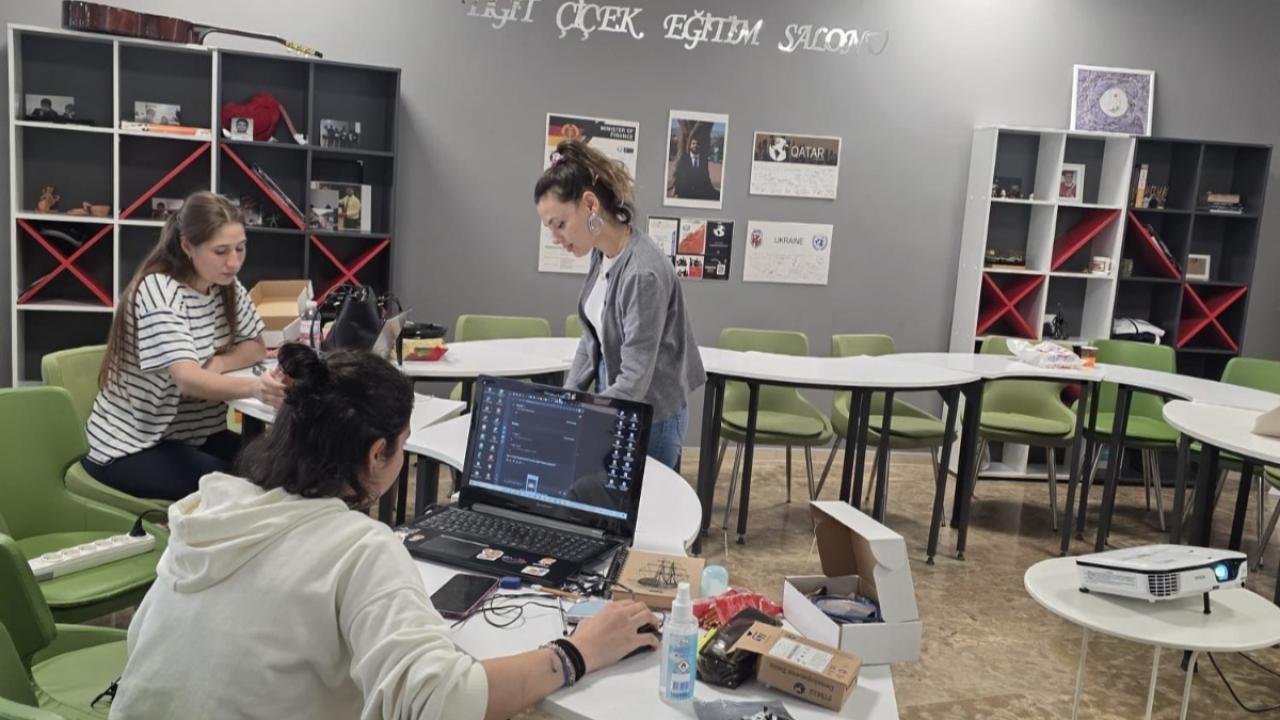 Gençler için ücretsiz Arduino atölyesi