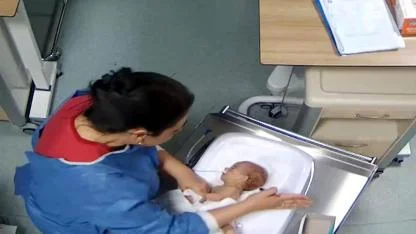 Kuvözde hemşire şiddeti engelli bıraktı