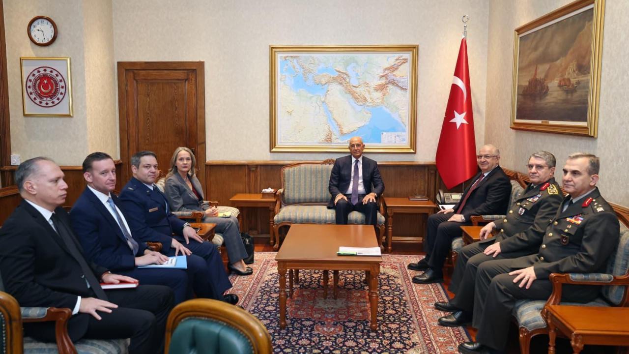 Milli Savunma Bakanı Yaşar Güler, ABD'nin Ankara Büyükelçisi'ni kabul etti